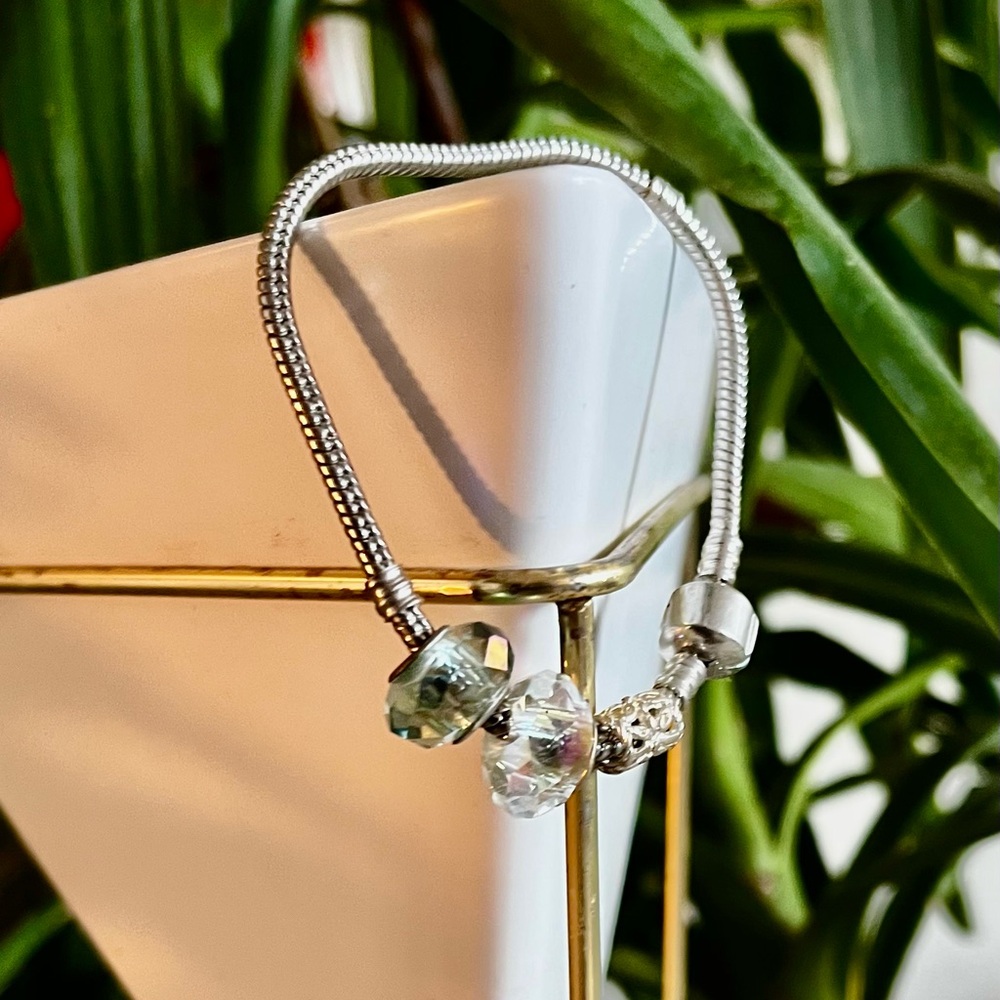 Elegant Silver Bracelet with Crystal Accents